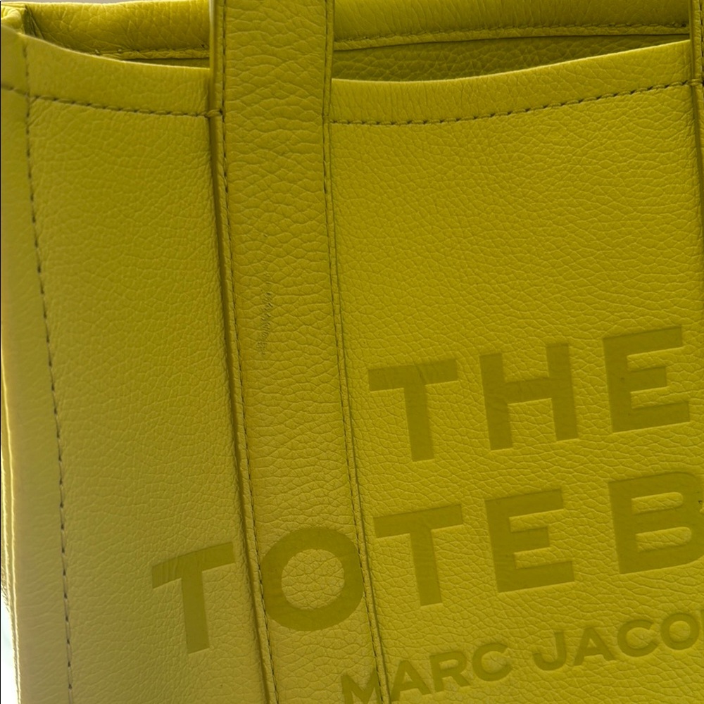 Marc Jacobs Tote Bag - Picture 8 of 9